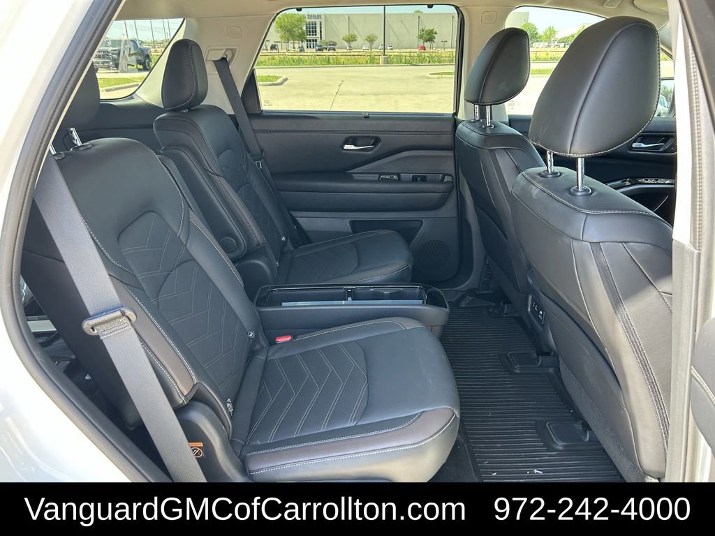 Used 2024 Nissan Pathfinder Platinum image 31