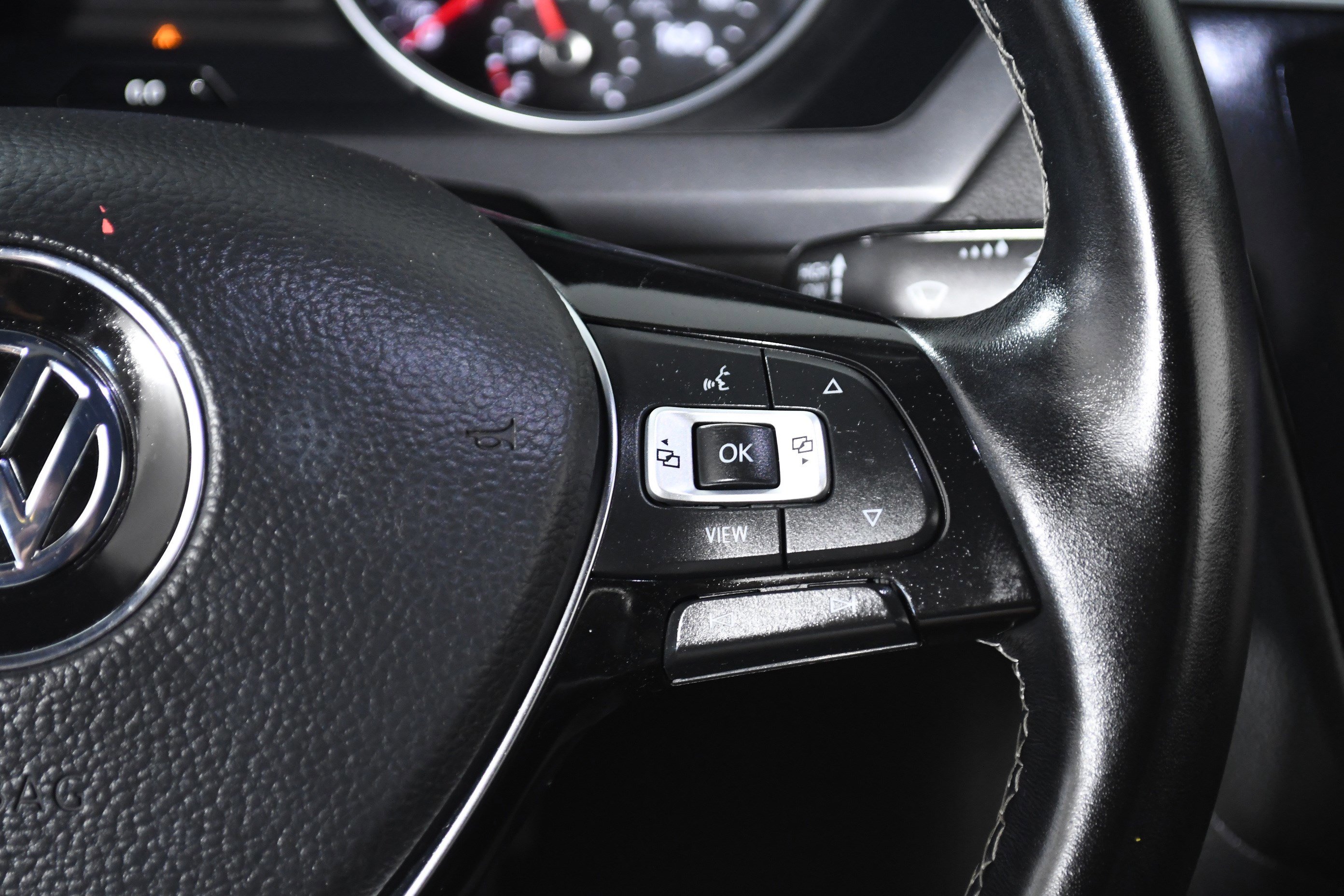 Used 2021 Volkswagen Tiguan SE R-Line image 13