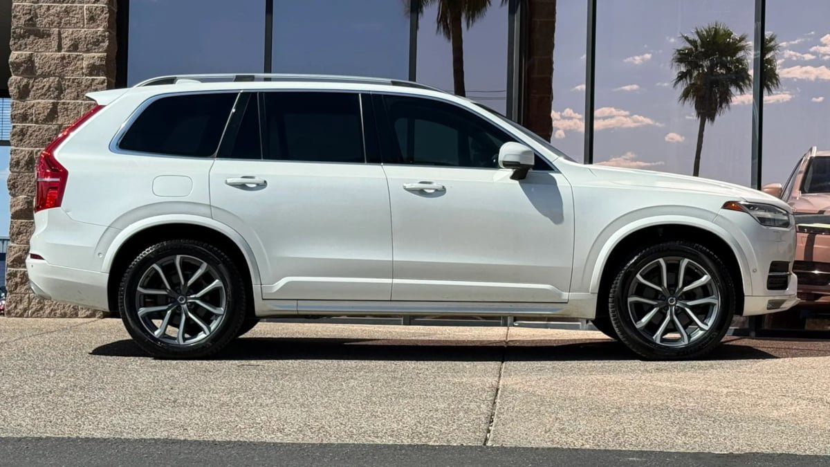 Used 2018 Volvo XC90 T6 Momentum w/ Convenience Package AWD/4WD image 15