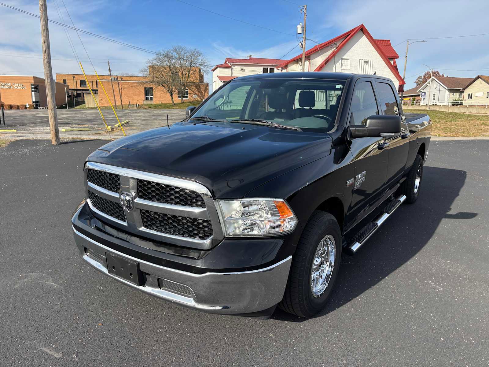 Used 2020 RAM 1500 Classic SLT w/ Luxury Group image 3