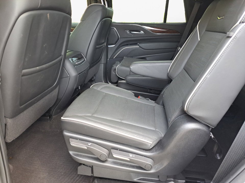 Certified 2024 Cadillac Escalade Premium Luxury w/ Performance Package image 13