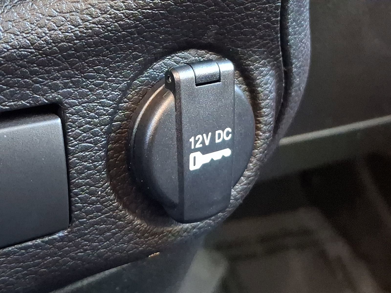 Used 2017 Jeep Wrangler Unlimited Sahara w/ Connectivity Group image 25