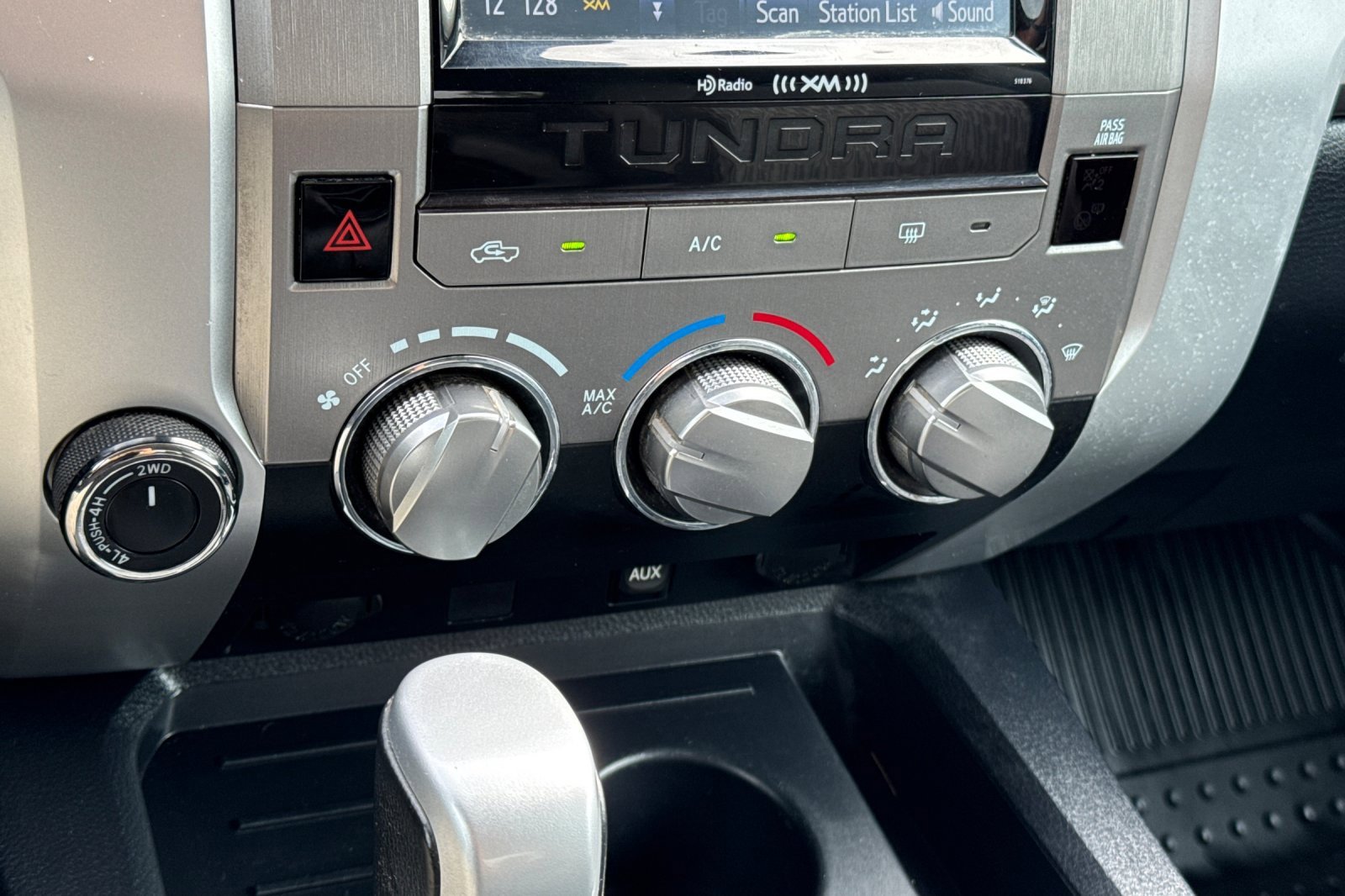 Used 2018 Toyota Tundra SR5 w/ SR5 Upgrade Package image 20