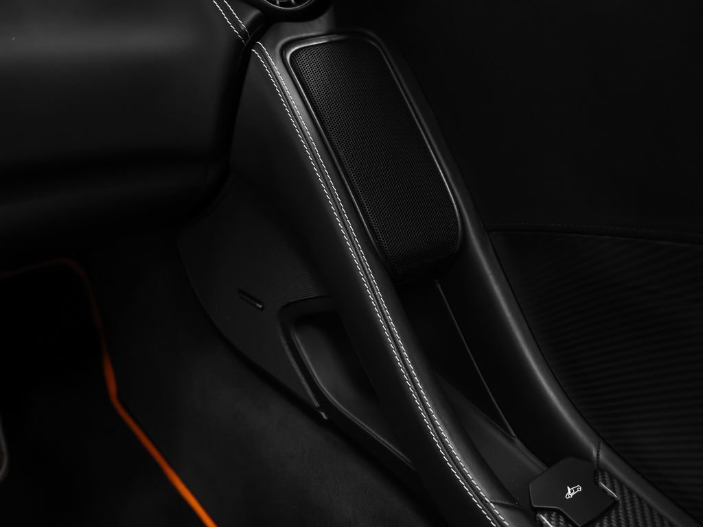 Used 2016 McLaren 675LT Spider RWD image 30