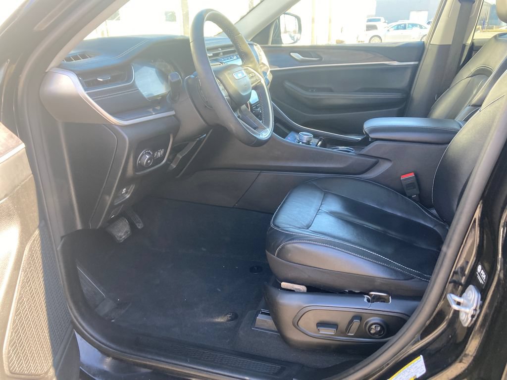 Used 2023 Jeep Grand Cherokee Limited AWD/4WD image 12