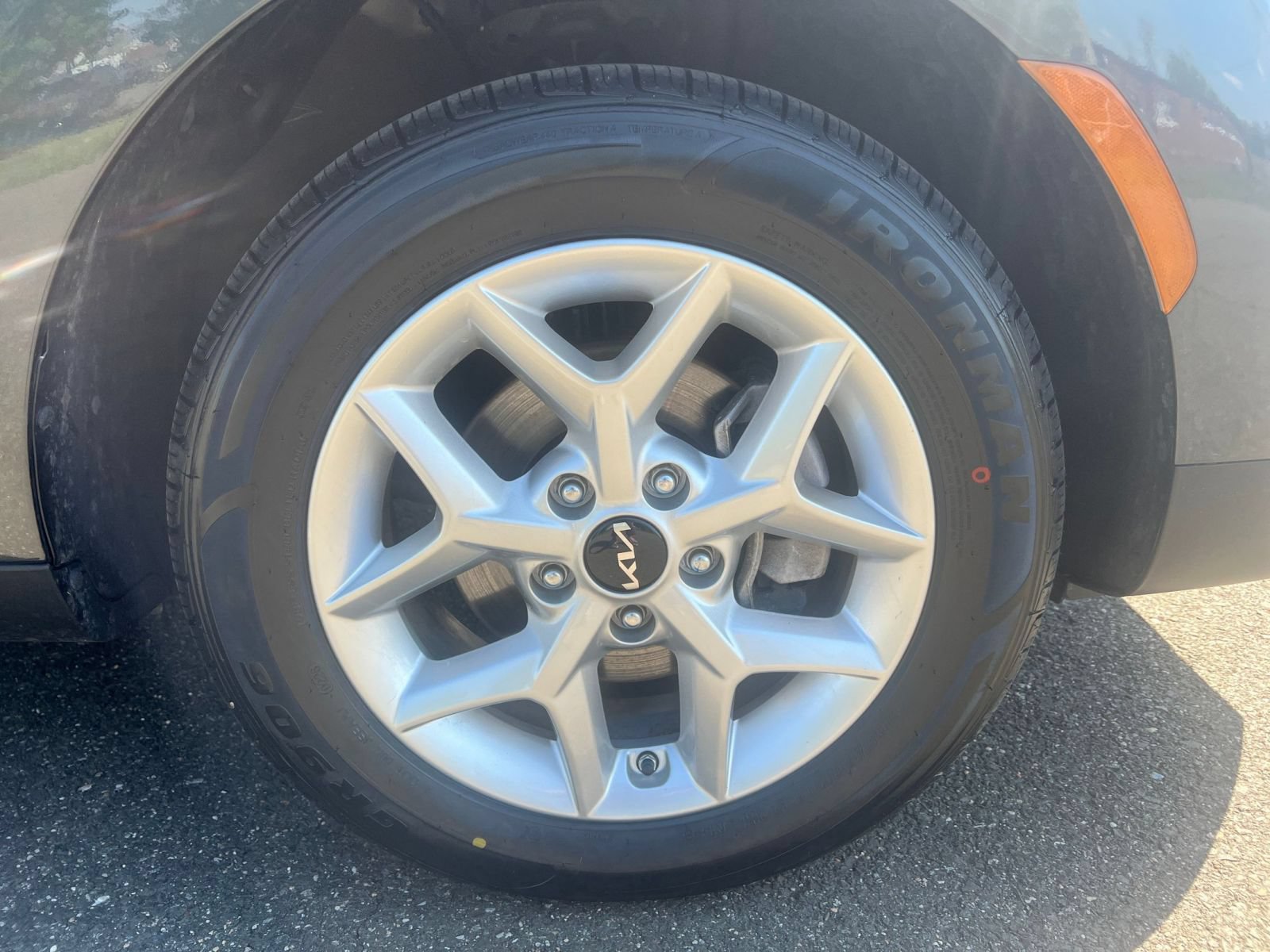 Used 2025 Kia Soul LX w/ LX Technology Package FWD image 28