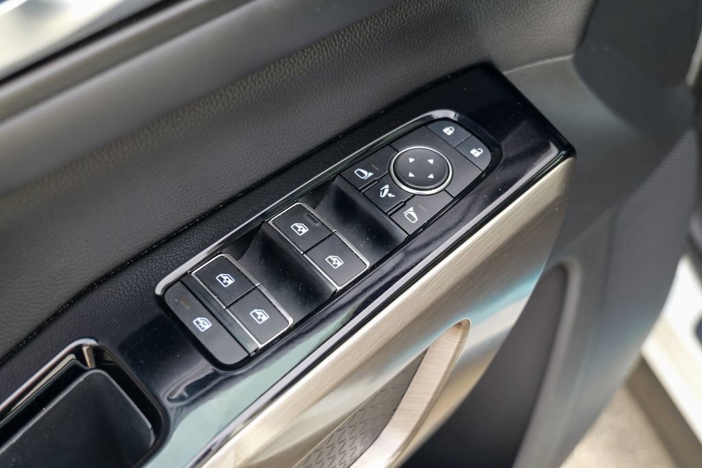 Used 2022 Nissan Pathfinder Platinum w/ Cargo Package image 18