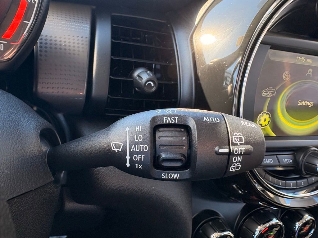 Used 2018 MINI Cooper 2-Door Hardtop image 25