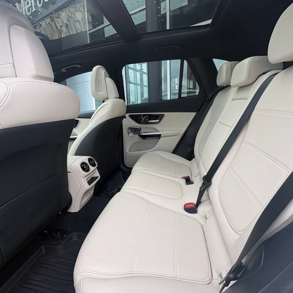 Used 2023 Mercedes-Benz GLC 300 4MATIC image 10