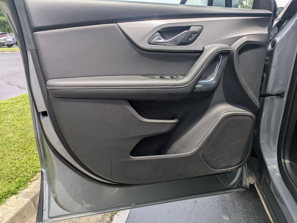 Used 2025 Chevrolet Blazer LT FWD image 11