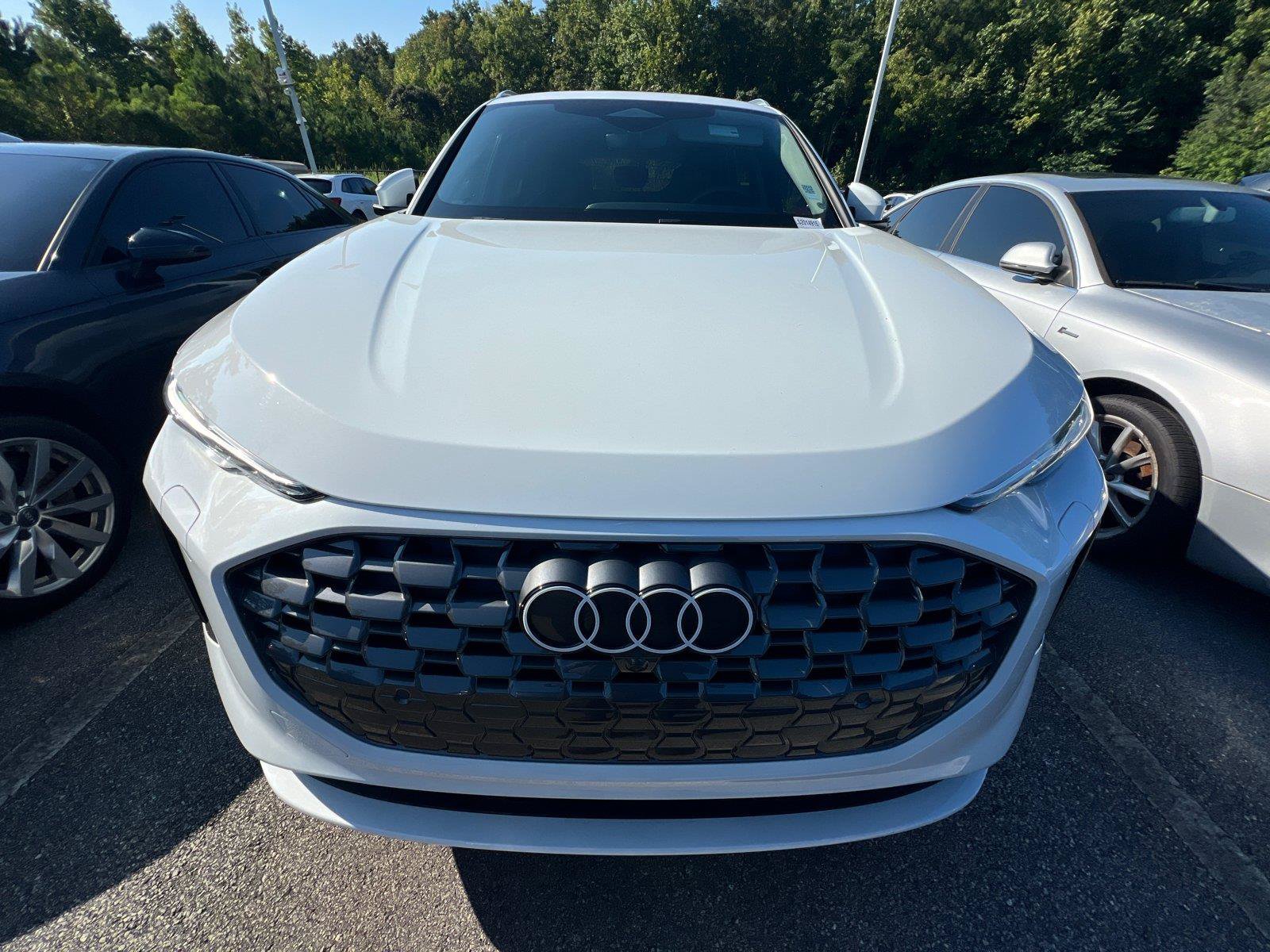 Used 2025 Audi Q5 Premium Plus w/ Premium Plus AWD/4WD image 2