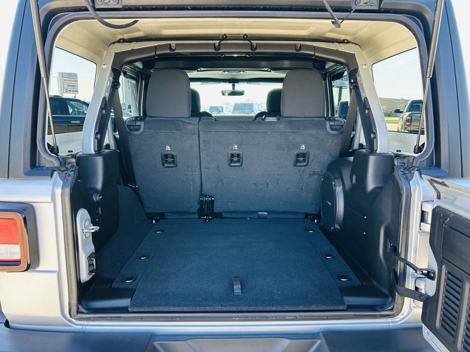 Used 2023 Jeep Wrangler Unlimited Rubicon w/ Cold Weather Group image 24