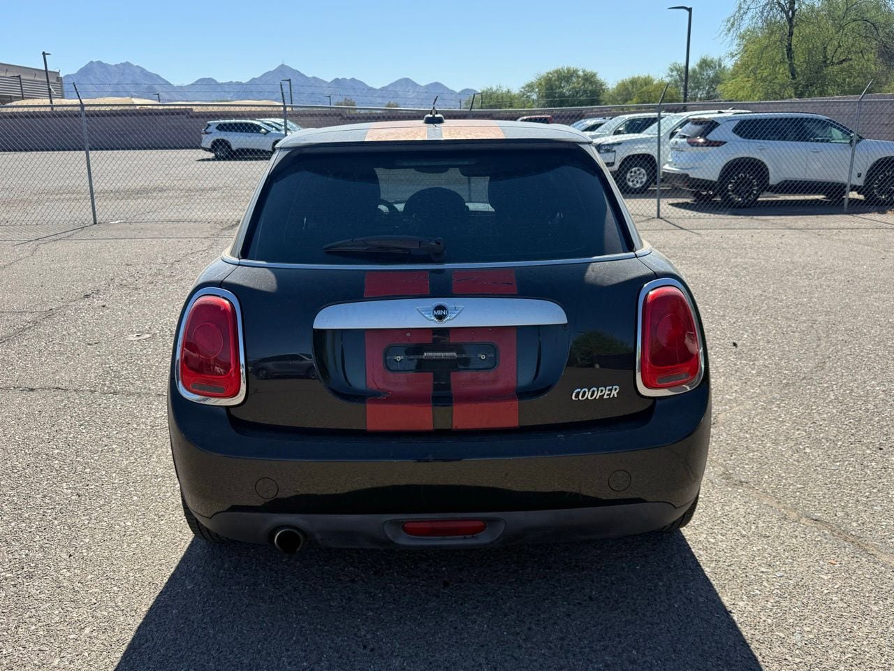 Used 2015 MINI Cooper 4-Door Hardtop FWD image 6