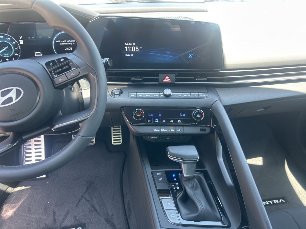 New 2025 Hyundai Elantra SEL image 18