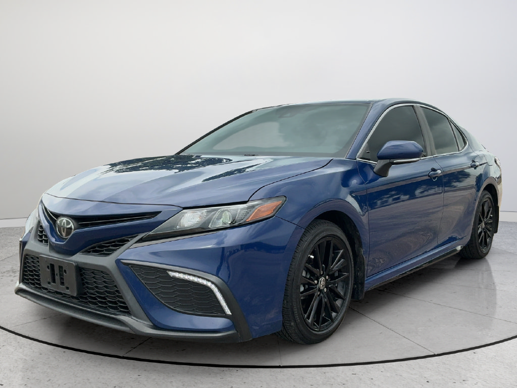 Used 2023 Toyota Camry SE FWD image 3