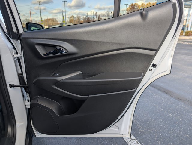 Used 2024 Chevrolet Trax RS w/ Sunroof Package image 18