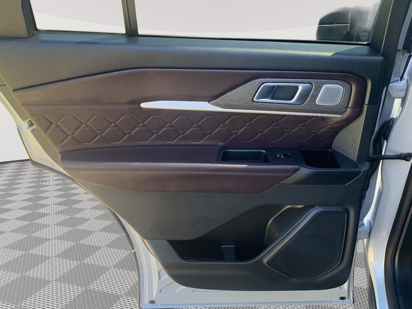 Used 2025 Ford Explorer Platinum w/ LUX Leather Package AWD/4WD image 14