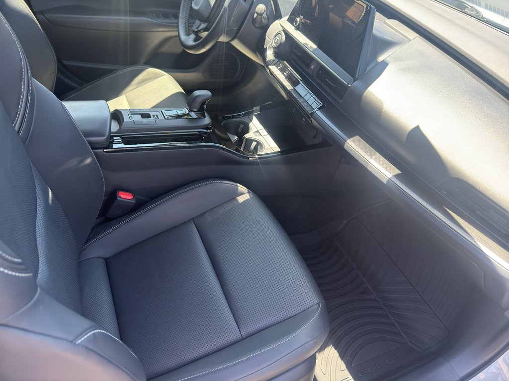Used 2025 Toyota Prius FWD image 16