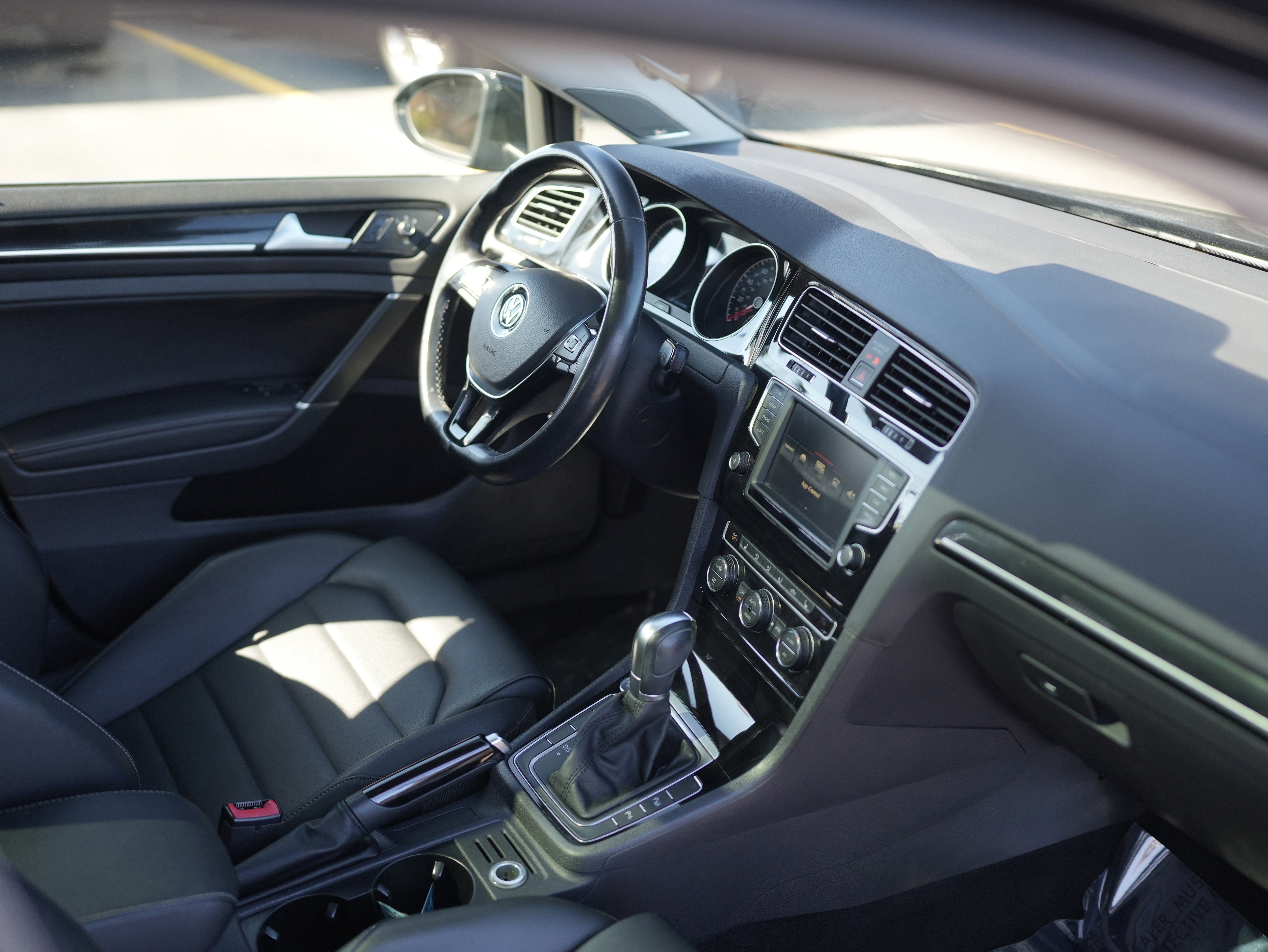 Used 2016 Volkswagen Golf SEL w/ Lighting Package (SEL) image 17