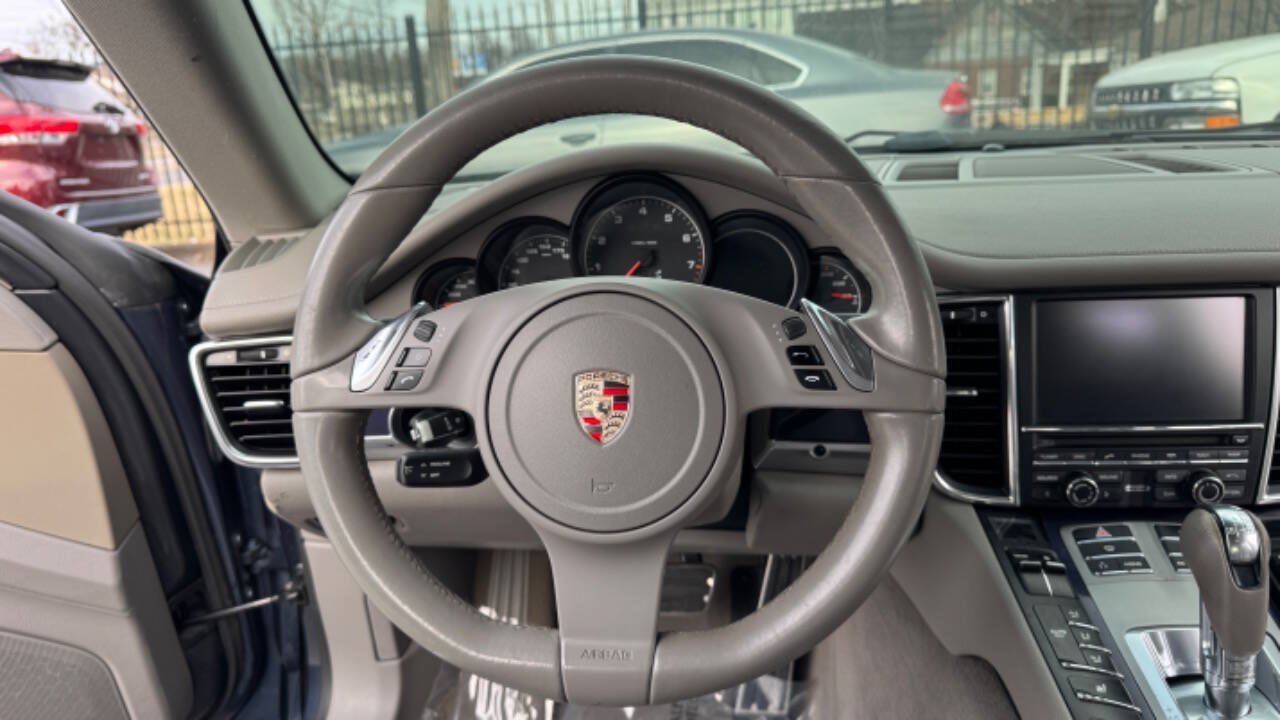 Used 2011 Porsche Panamera RWD image 24