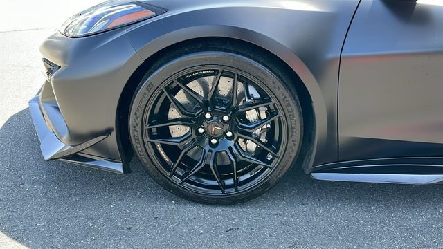 Used 2025 Chevrolet Corvette Z06 w/ Z07 Performance Package RWD image 9