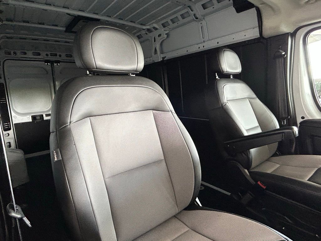 Used 2024 RAM ProMaster 2500 w/ Convenience Group image 32