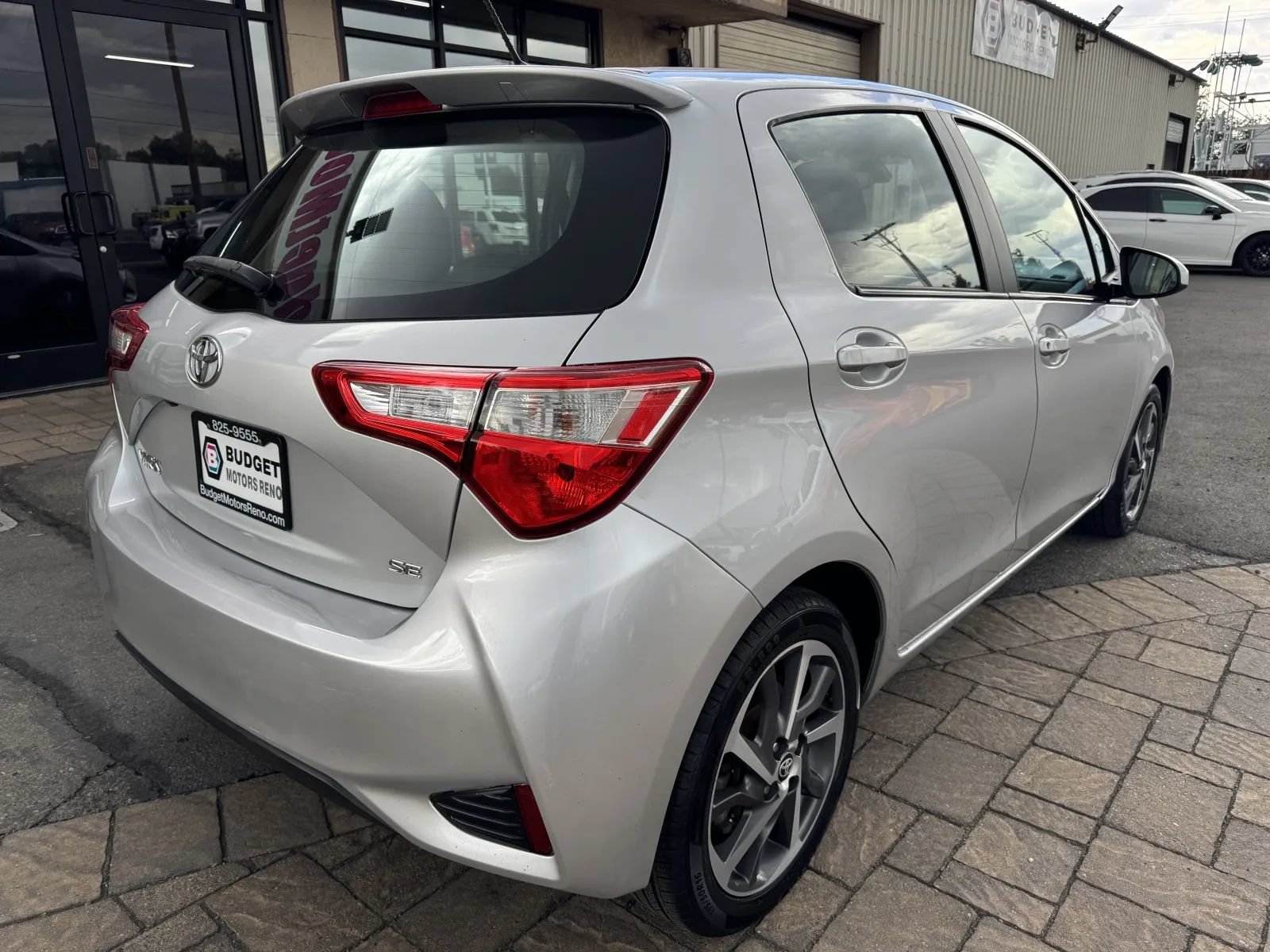 Used 2018 Toyota Yaris SE w/ Carpet Mat Package FWD image 2