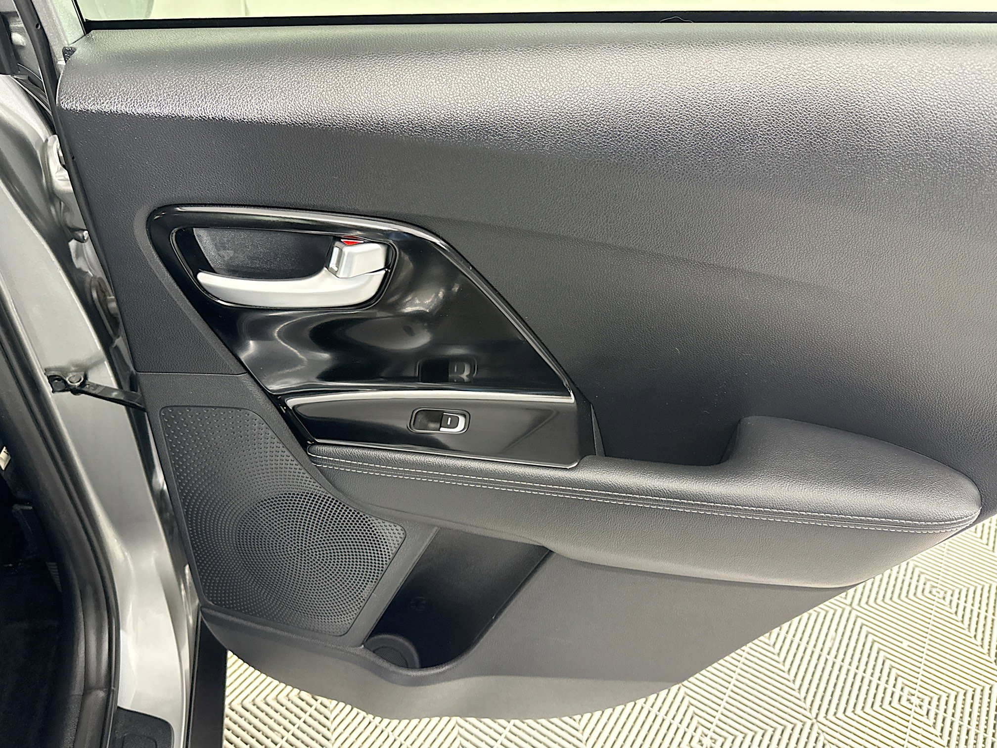 Used 2022 Kia Niro LXS image 27