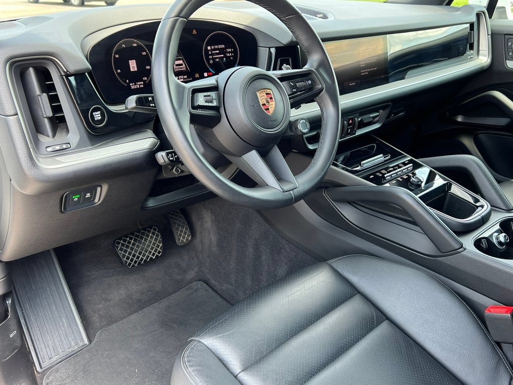 Used 2025 Porsche Cayenne AWD/4WD image 18