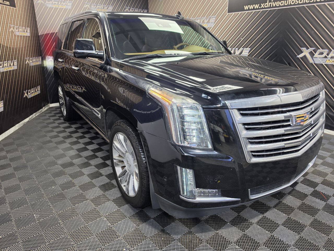 Used 2017 Cadillac Escalade Platinum RWD image 5