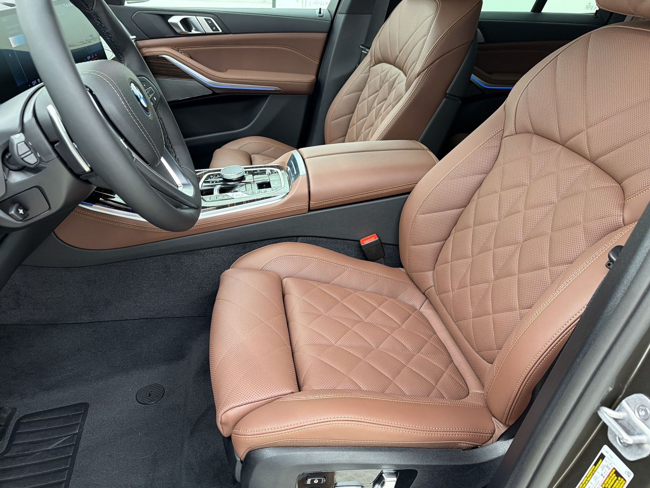 New 2026 BMW X5 xDrive50e w/ Climate Comfort Package AWD/4WD image 5