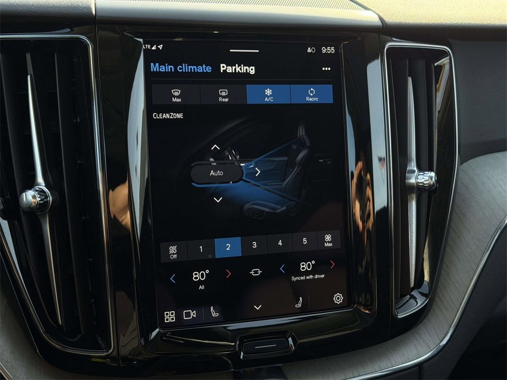 Used 2025 Volvo XC60 B5 Plus image 5