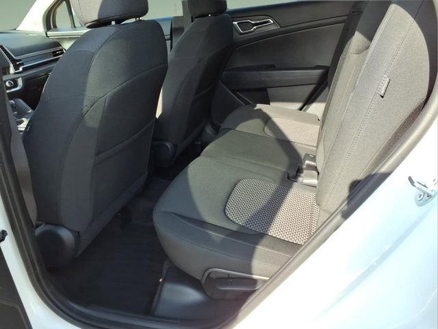 Used 2025 Kia Sportage LX AWD/4WD image 12