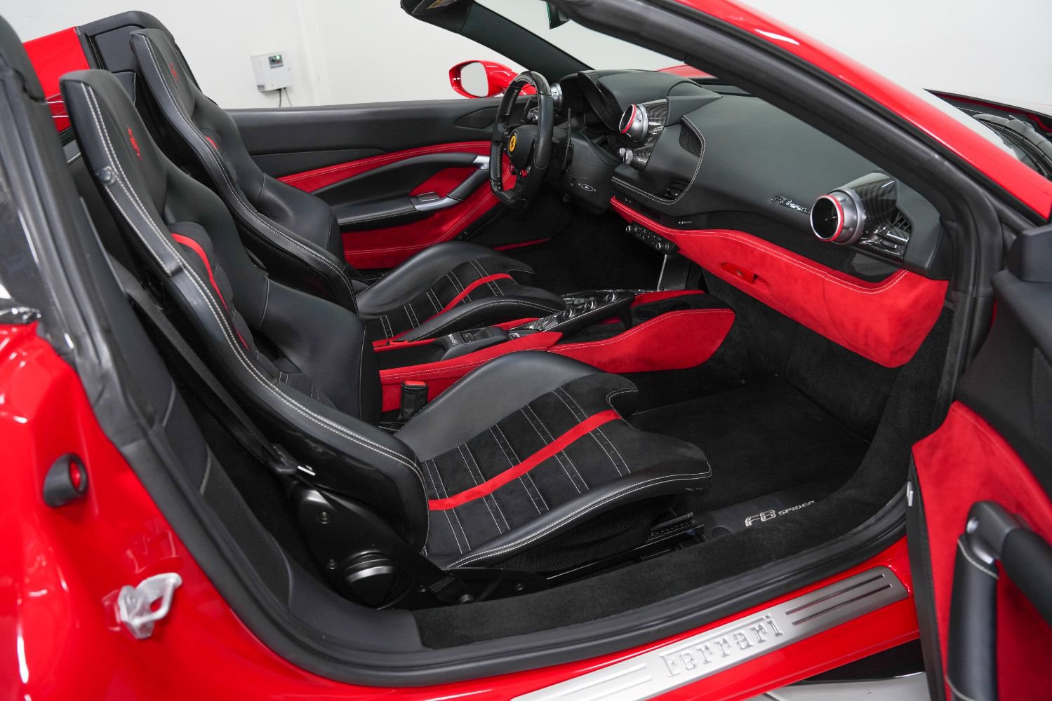 Used 2021 Ferrari F8 Tributo RWD image 2
