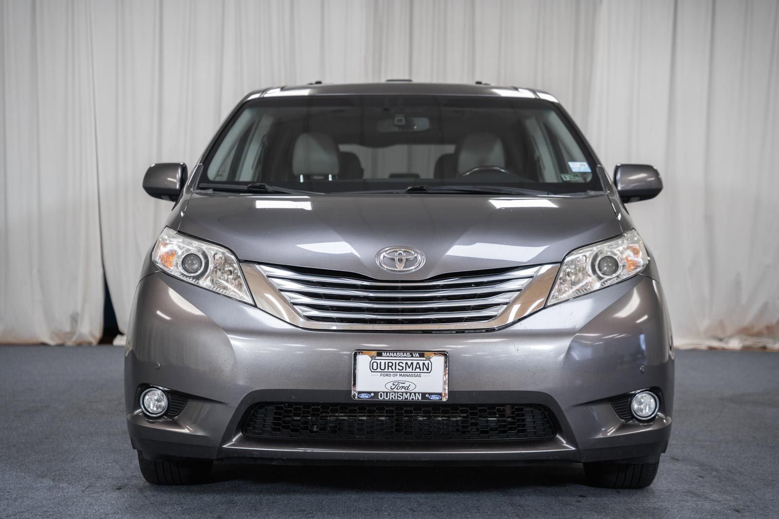 Used 2011 Toyota Sienna Limited w/ Premium Pkg image 2