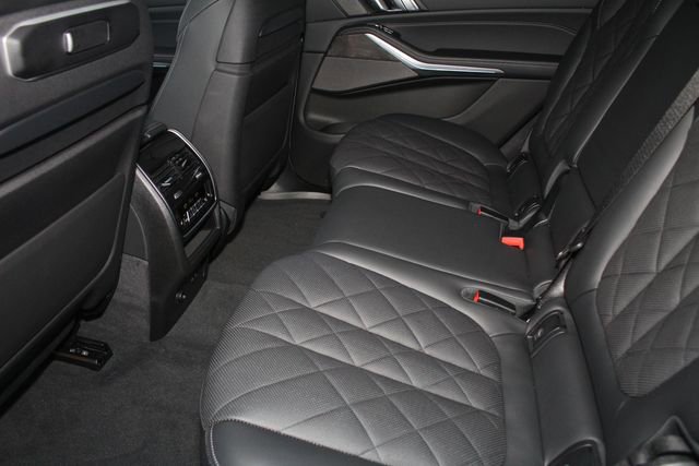 Used 2025 BMW X7 xDrive40i w/ Executive Package image 25
