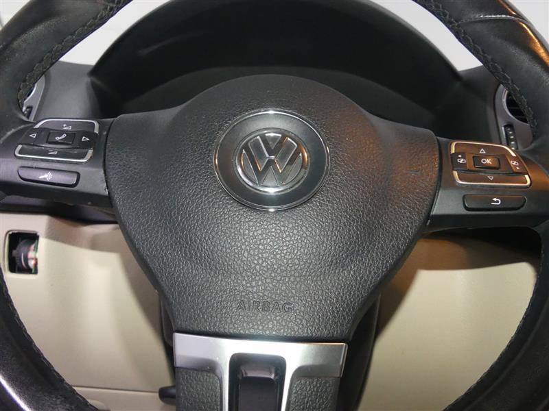 Used 2017 Volkswagen Tiguan SEL AWD/4WD image 30