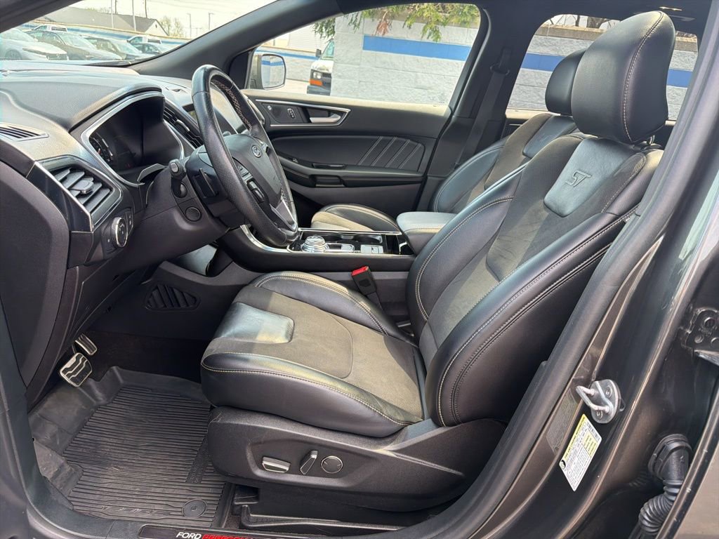 Used 2019 Ford Edge ST w/ Convenience Package AWD/4WD image 17