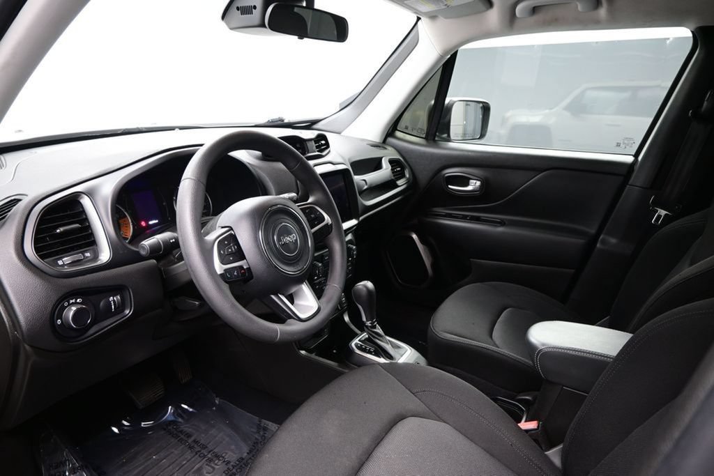 Used 2023 Jeep Renegade Latitude AWD/4WD image 8