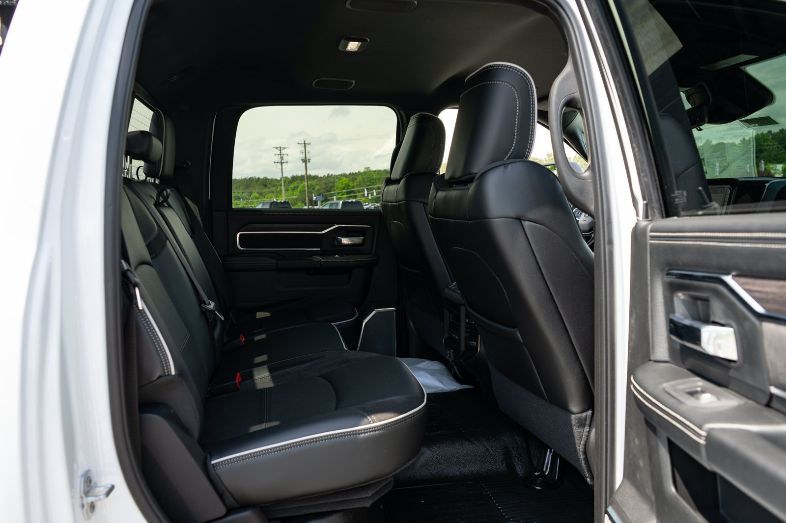 New 2026 RAM 4500 4x4 Crew Cab DRW w/ Laramie Trim Package image 42