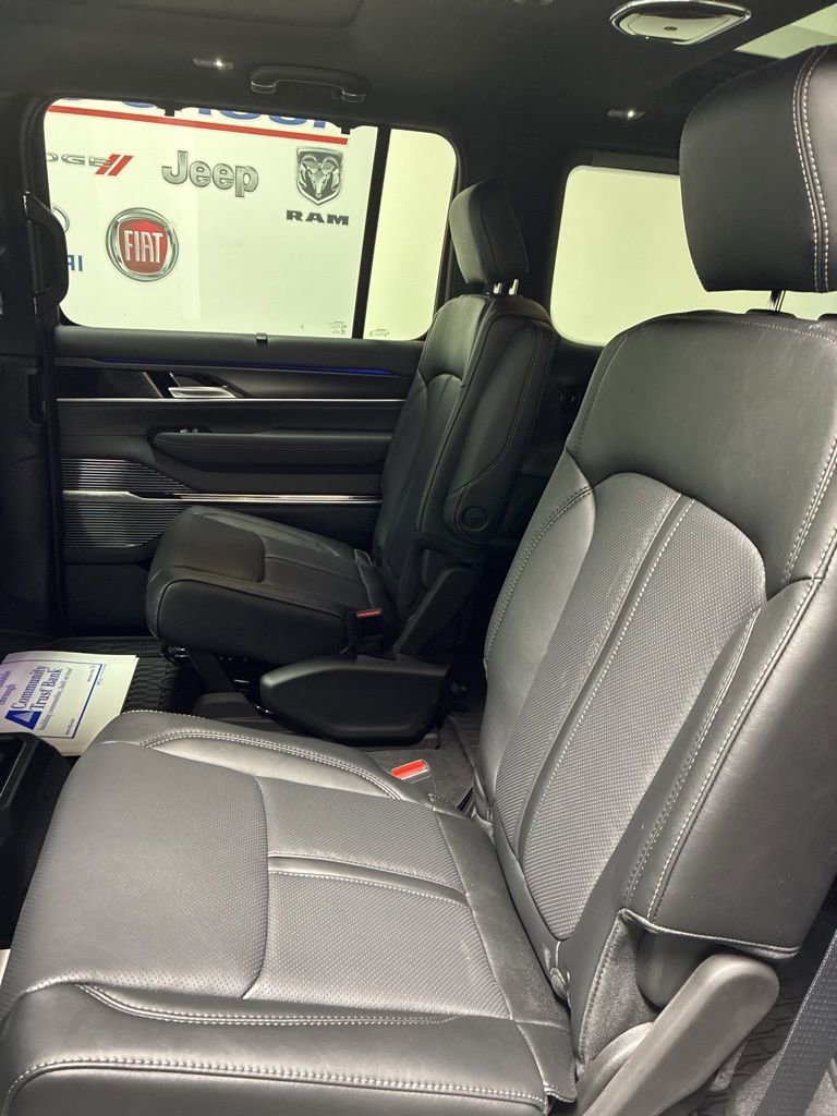 New 2026 Jeep Grand Wagoneer Summit w/ Premium Group III image 23