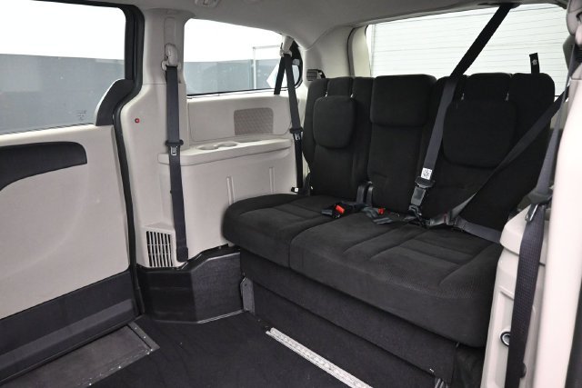 Used 2014 Dodge Grand Caravan SXT FWD image 16