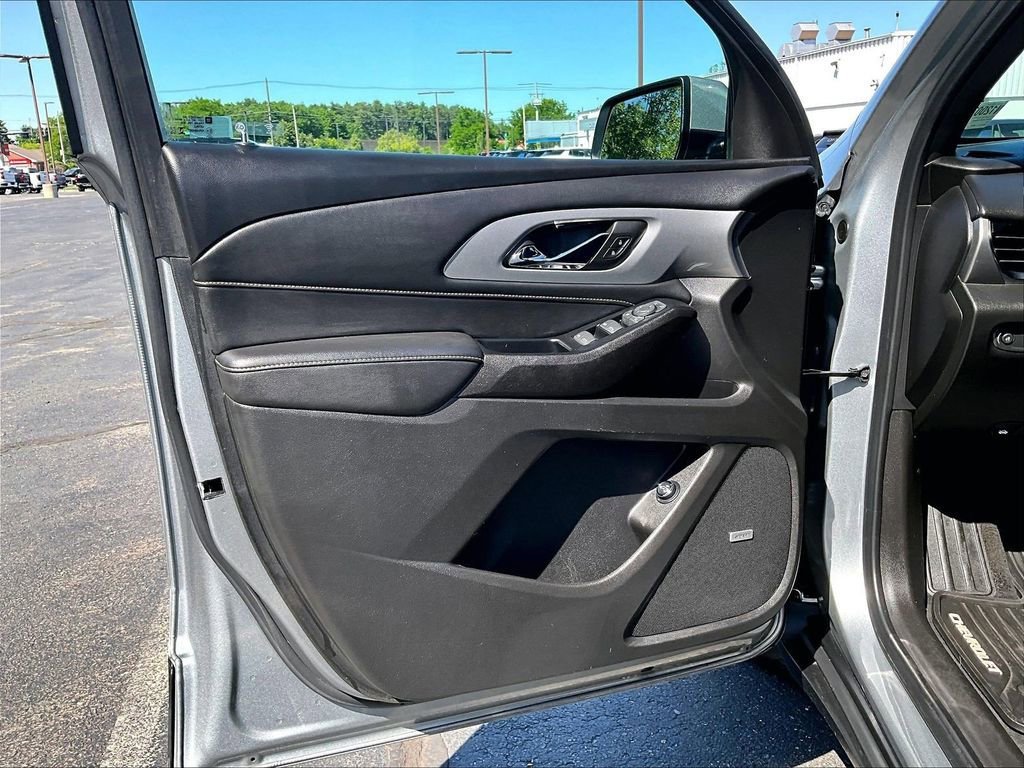 Used 2023 Chevrolet Traverse LT w/ LT Premium Package AWD/4WD image 9