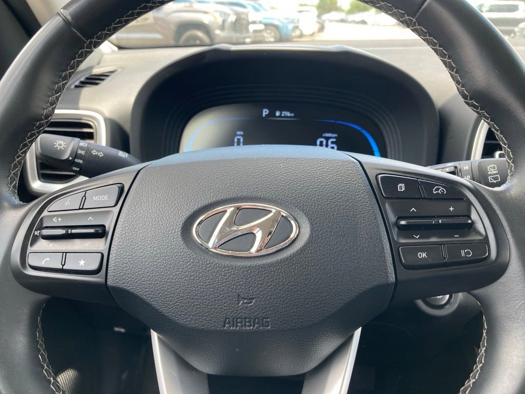 Used 2025 Hyundai Venue SEL image 17