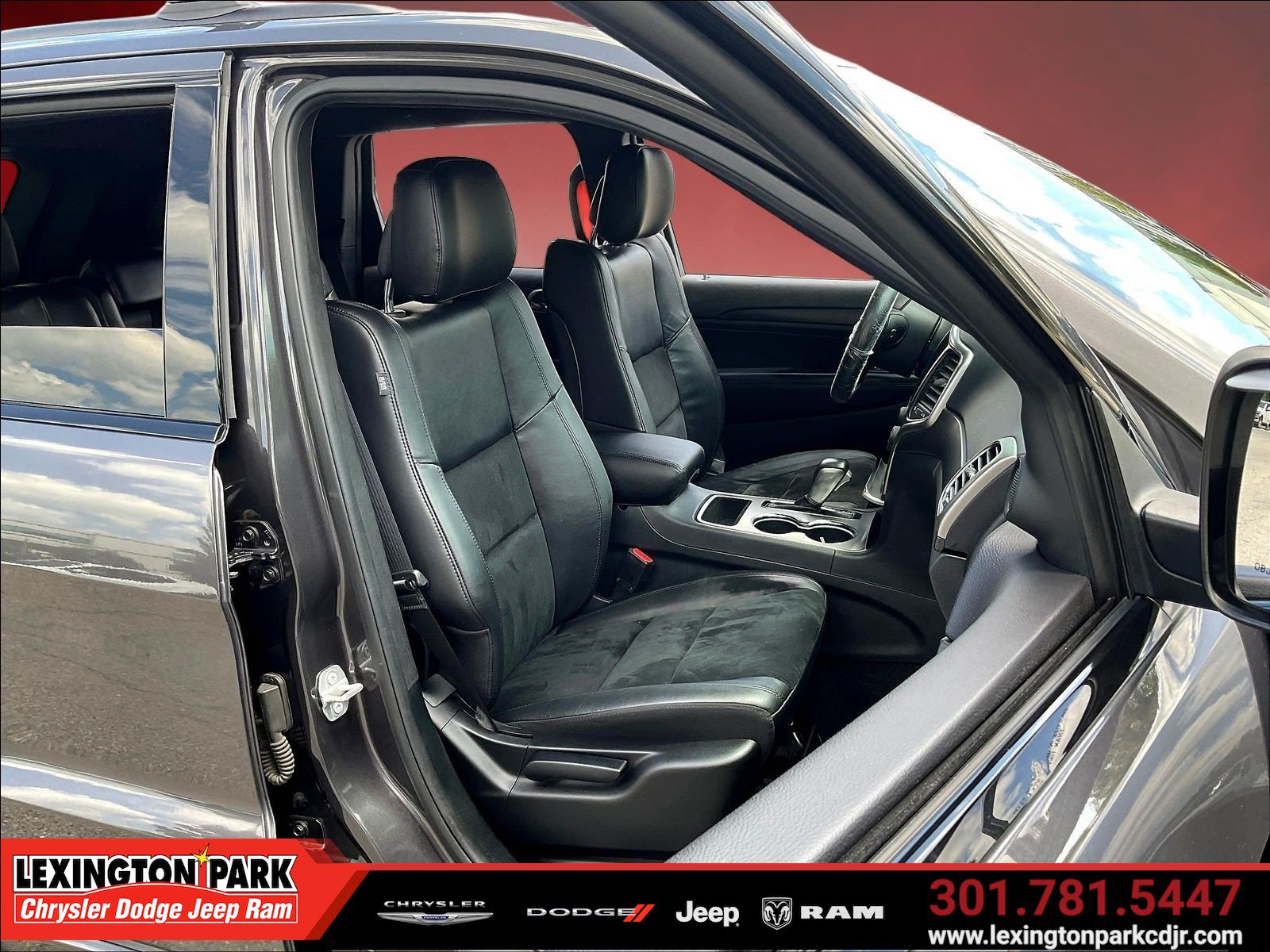 Used 2018 Jeep Grand Cherokee Altitude AWD/4WD image 28