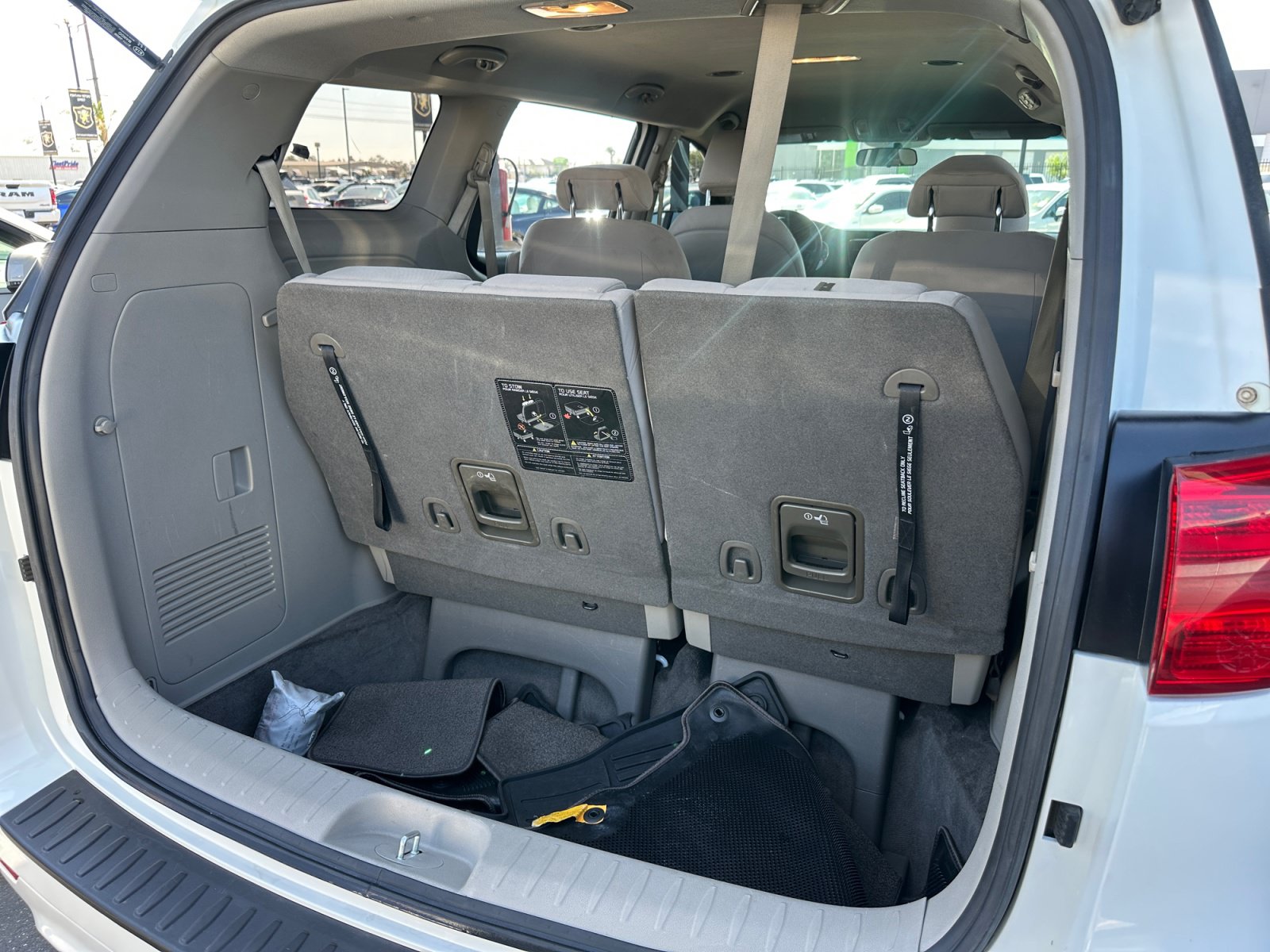 Used 2017 Kia Sedona L FWD image 26