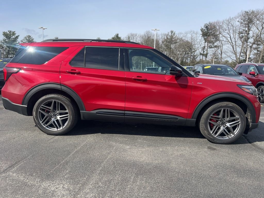 Used 2025 Ford Explorer ST-Line w/ ST-Line Street Pack AWD/4WD image 8