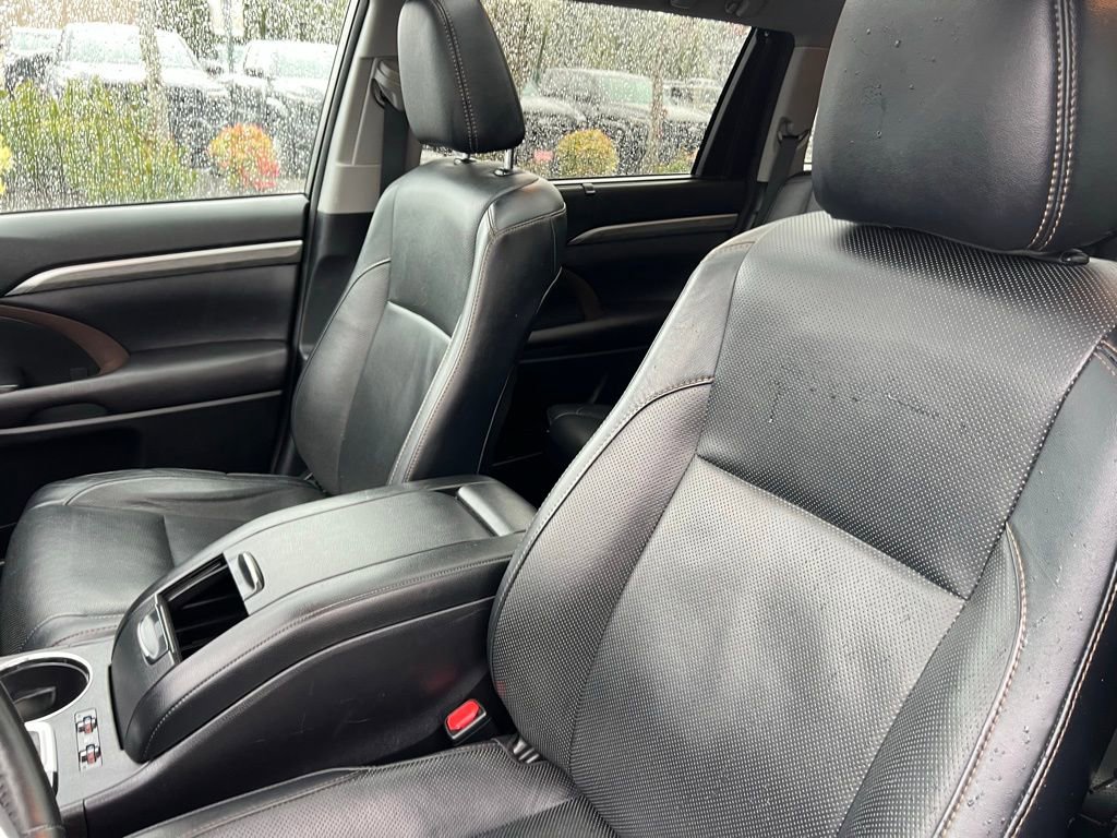 Used 2017 Toyota Highlander Limited Platinum image 15
