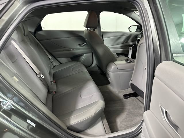 Used 2025 Hyundai Elantra SE w/ Cargo Package image 27