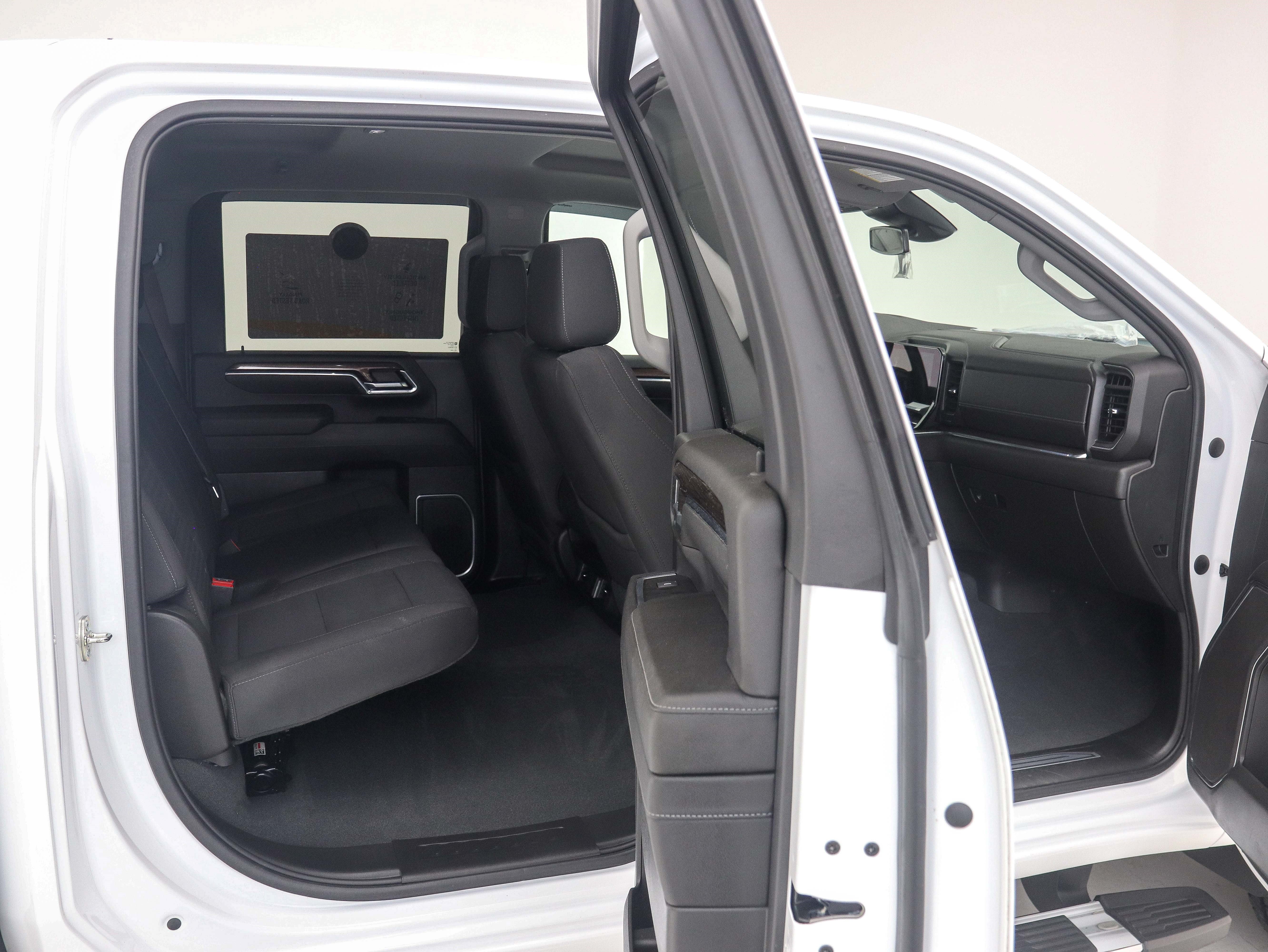 Used 2024 Chevrolet Silverado 2500 LT AWD/4WD image 13